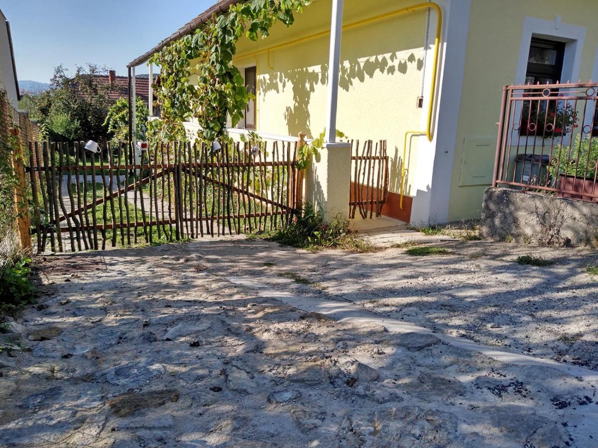 Trenčín Lately Renovated Country House מראה חיצוני תמונה